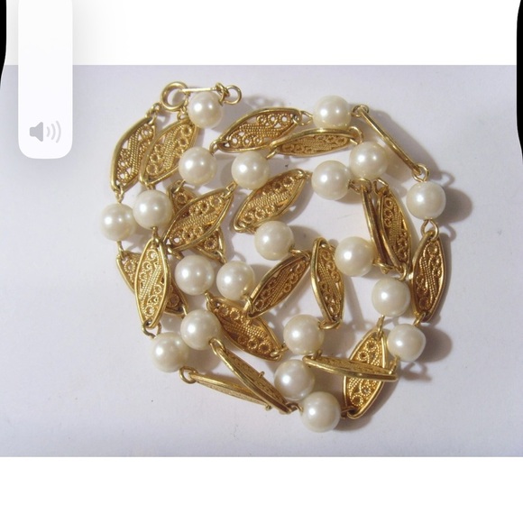 Avon Jewelry - Vintage Gold tone and faux Pearl Women's Necklace 1992 Avon 24inch